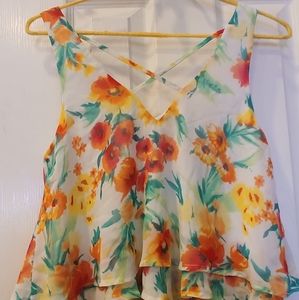 LUSH FLORAL XS RUFFLE CROP TOP